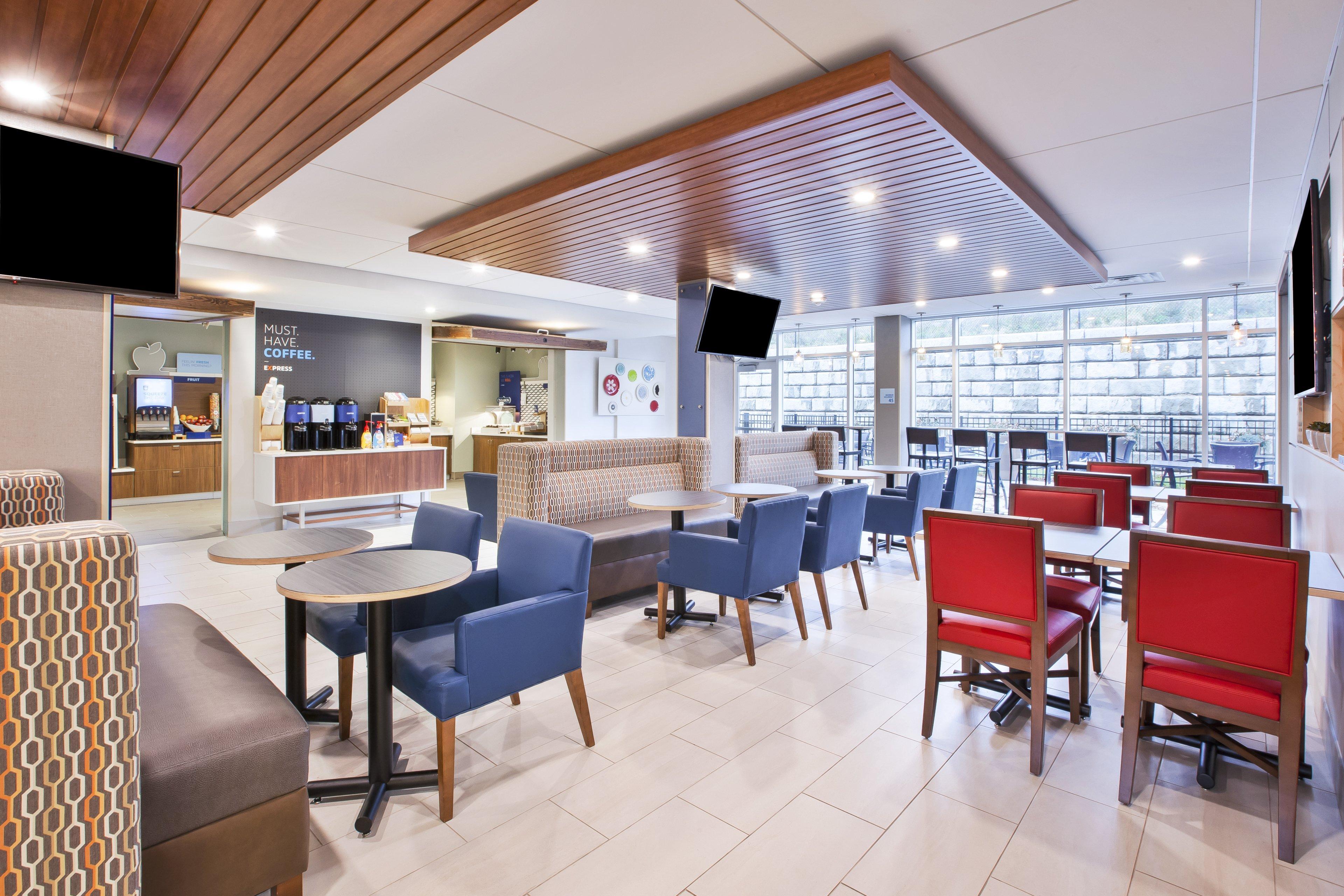 Holiday Inn Express & Suites Grand Rapids Airport North, An Ihg Hotel Экстерьер фото