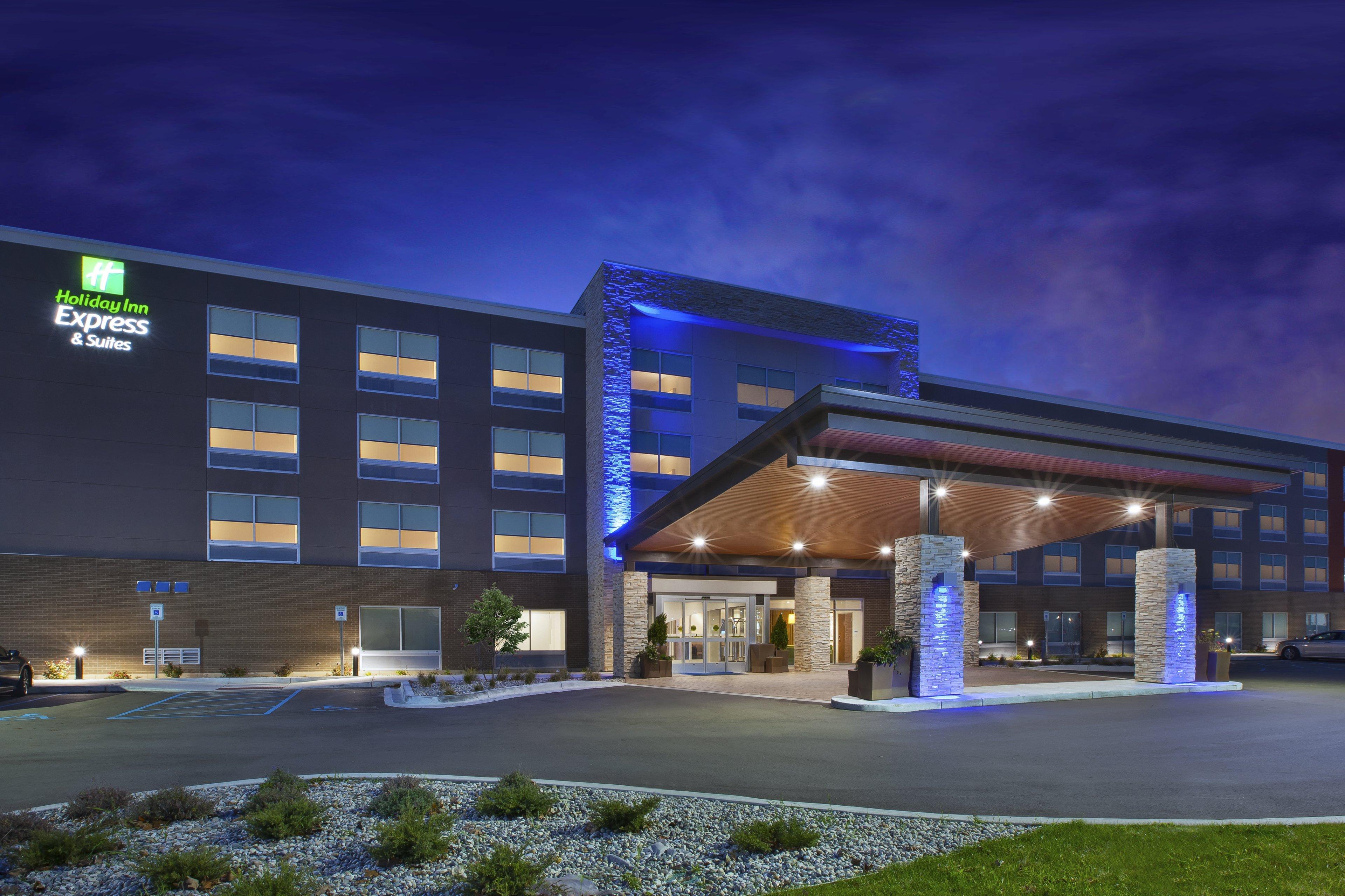 Holiday Inn Express & Suites Grand Rapids Airport North, An Ihg Hotel Экстерьер фото